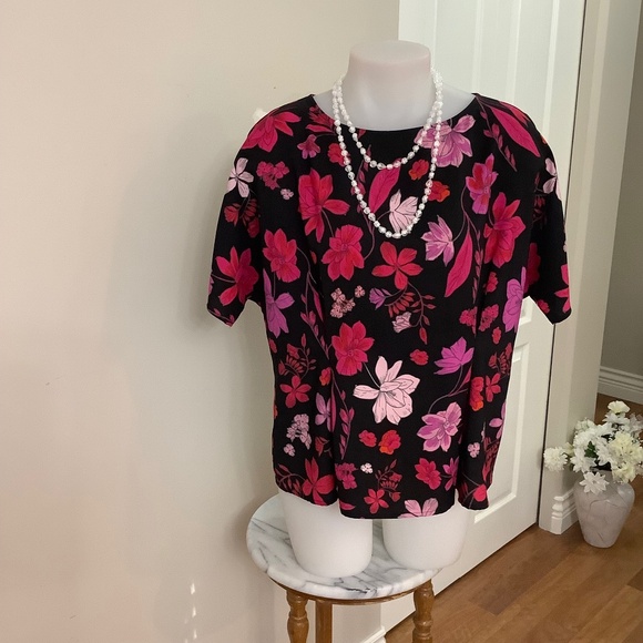 Lord & Taylor Shapely Modest Top M/L 36-38 bust - Picture 1 of 10